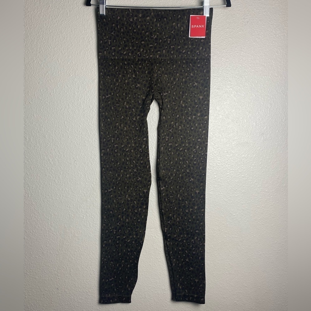 SPANX Look At Me Now Seamless Leggings in Olive Leopard - New, All Sizes - Picture 4 of 10